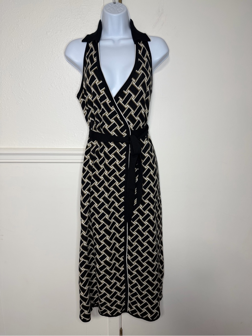 Diane von Furstenberg Geometric Wrap Dress in Black & Cream size S - Picture 3 of 7